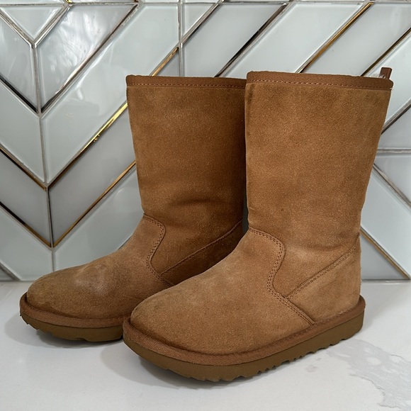 UGG Kids Boots back zipper size 1. Still in good condition. - Picture 3 of 13